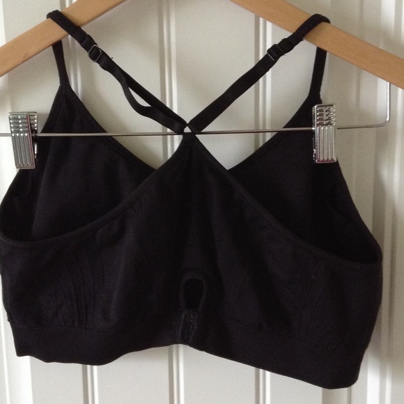 ✨SOLD✨Reebok Sports Bra - Picture 2 of 3