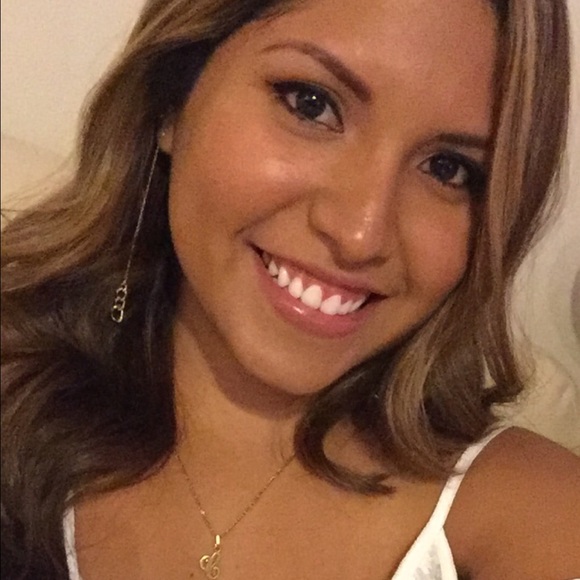 Meet your Posher, Camila