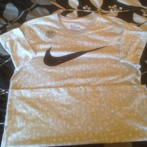 Brand new dri fit cotton Nike tee size M