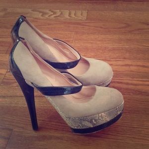 Jessica Simpson pumps
