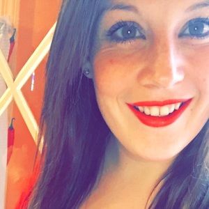 Meet your Posher, Laura