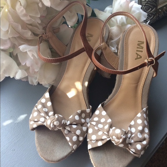 Polka dot wedges