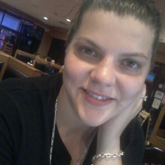 Meet your Posher, Jessica - Picture 2 of 2