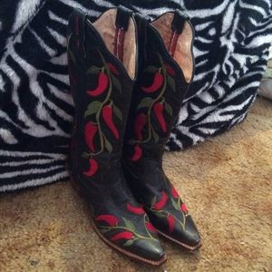 Twisted X chili pepper boots!