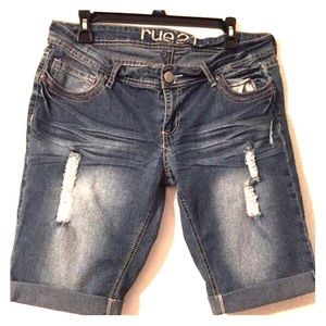 Rue 21 Capri distressed Jeans