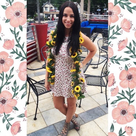 Meet your Posher, Mia - Picture 1 of 1