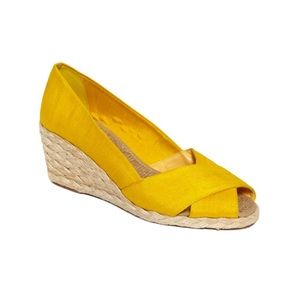 SALE 🔛 Ralph Lauren Yellow Cecilia Wedges Size 9