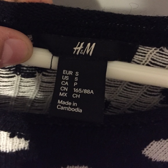 H&M black and white sweater - Picture 2 of 3