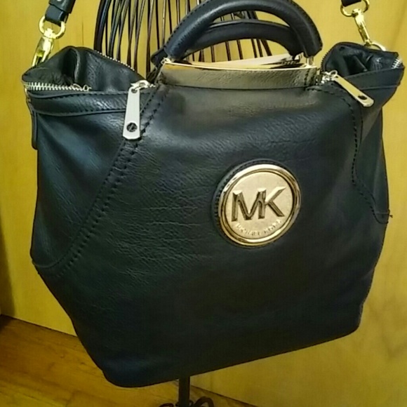 Sold in bundle...Beautiful MK Bag - Picture 2 of 4