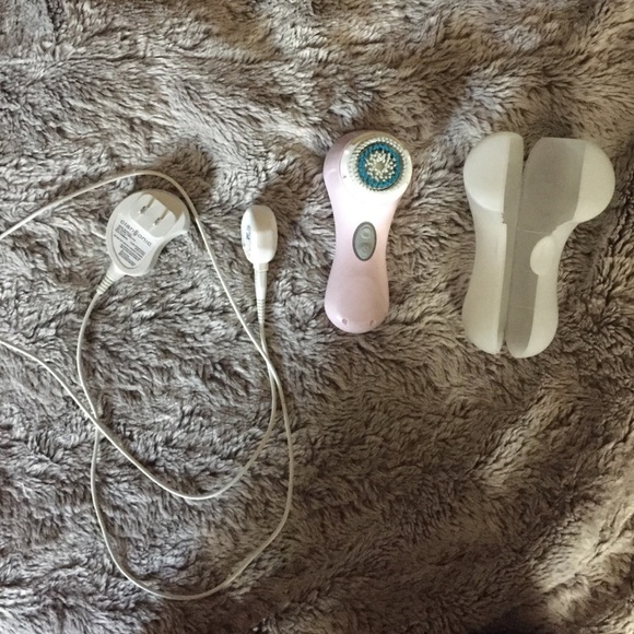 ❗MUST GO❗️Pink Clarisonic Mia 2