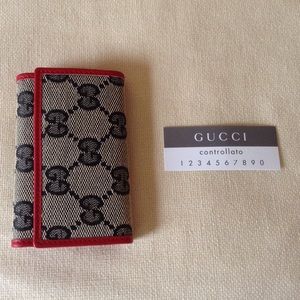 💯 Authentic Gucci GG canvas 6 key holder