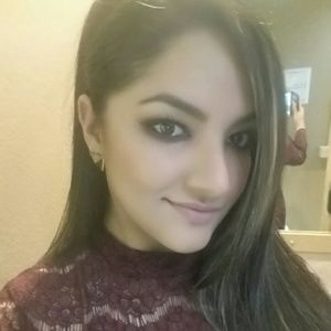 Meet your Posher, Paola