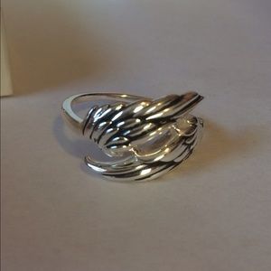 Angel wings ring