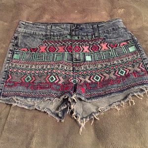 Denim shorts with color design
