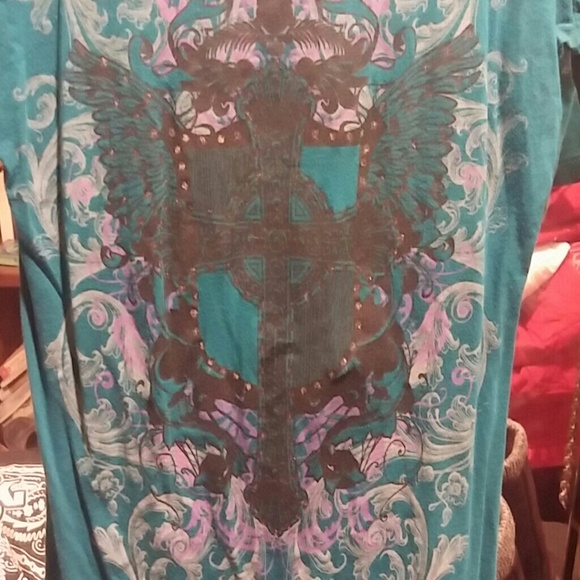 Shrit - Picture 2 of 3