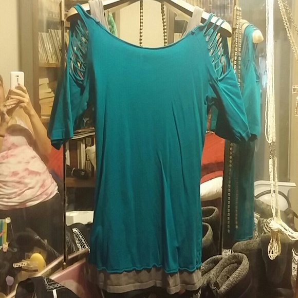 Shrit - Picture 3 of 3