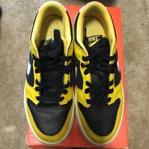 Nike Dunk Low Black/White/Varsity Maize Size 5.5Y