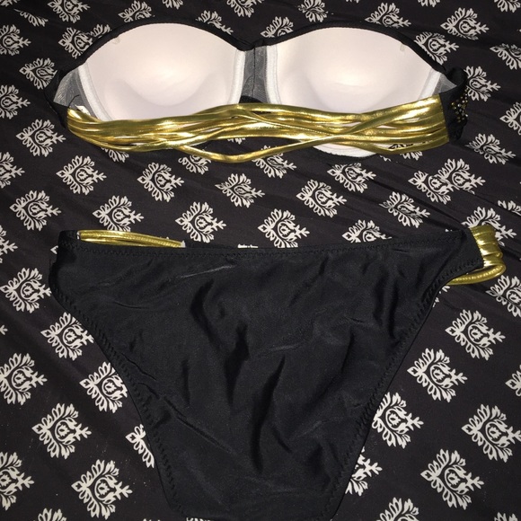 Bikini - Picture 2 of 2