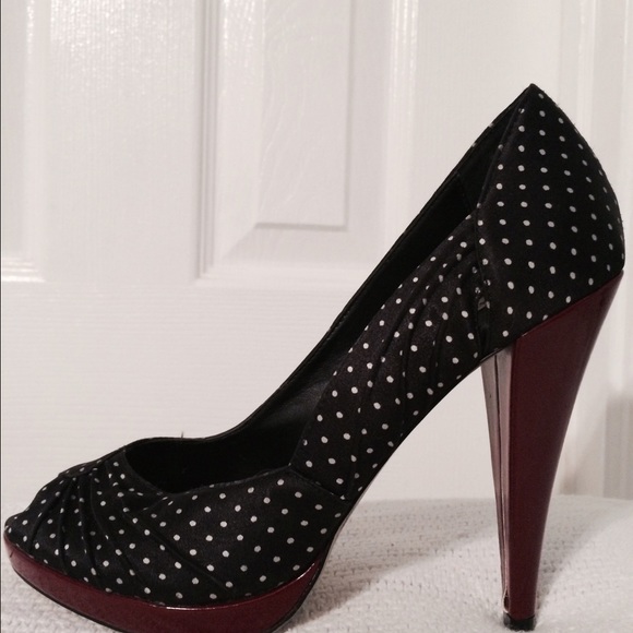 Navy/white polka dot heels Steve Madden sz 7 - Picture 1 of 4