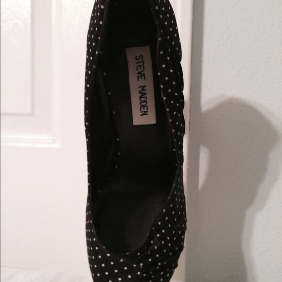 Navy/white polka dot heels Steve Madden sz 7 - Picture 2 of 4
