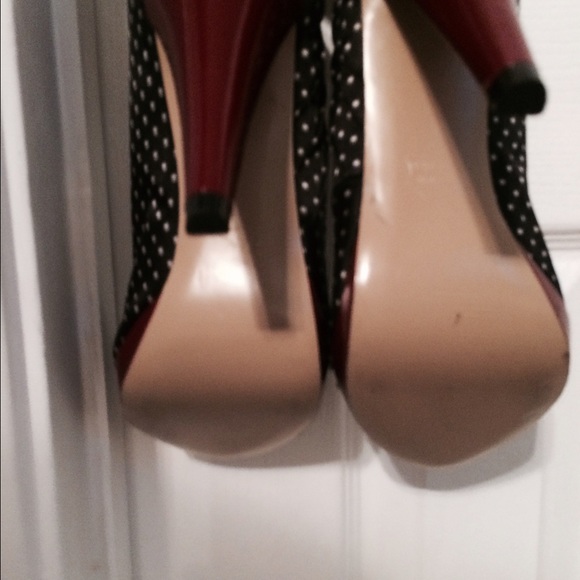 Navy/white polka dot heels Steve Madden sz 7 - Picture 4 of 4