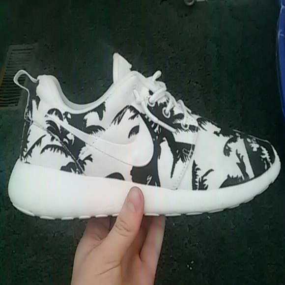 Palm tree roshes - Picture 1 of 1