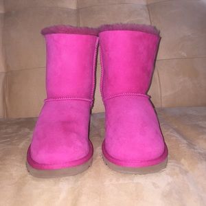 Women's size 5 hot pink bow uggs.
