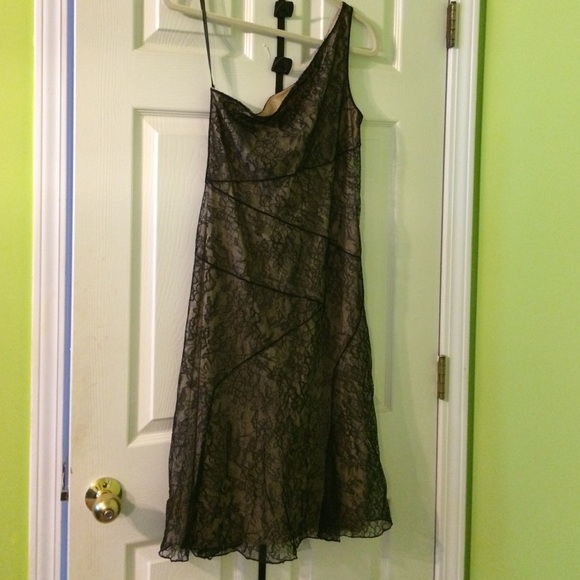 🎉Sale!🎉 One-shoulder black lace dress