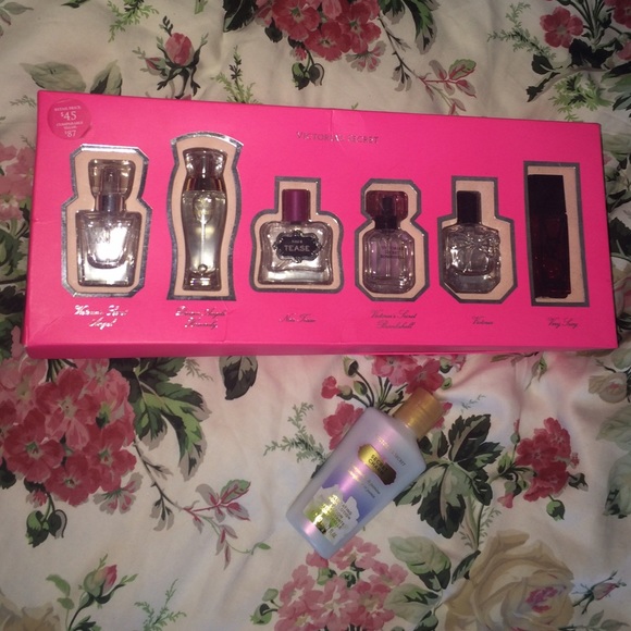 Victoria's Secret lotion/perfume bundle 😇