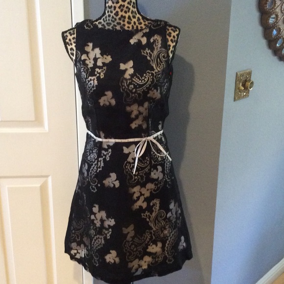 Unique Black & Cream Dress