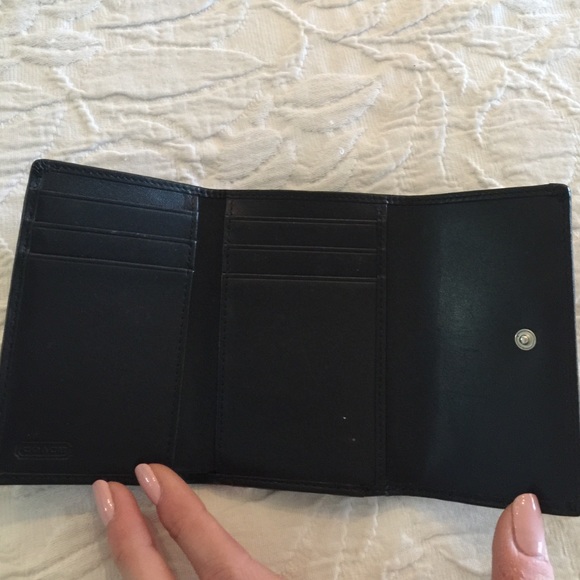 Coach Wallet - Authentic - Picture 3 of 4