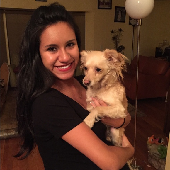 Meet your Posher, Daniela - Picture 2 of 4