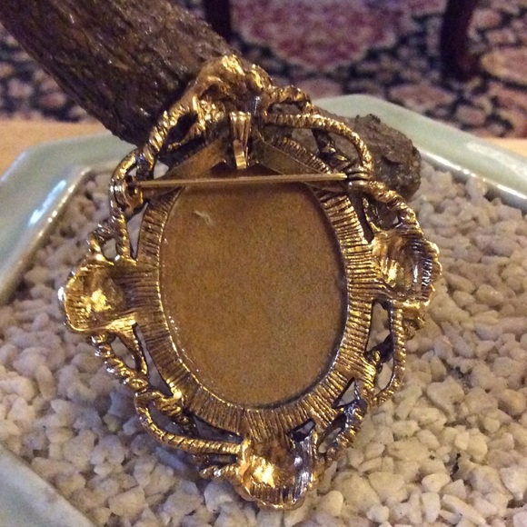 Vintage flower cameo brooch pendent - Picture 2 of 3