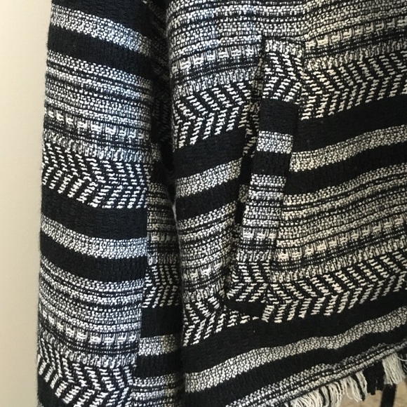 Black and White Threaded Jacket - Picture 3 of 3