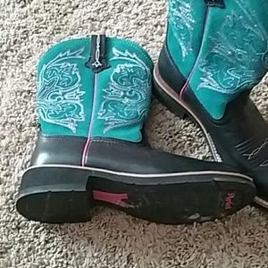 .....artiat boots...cut price again...