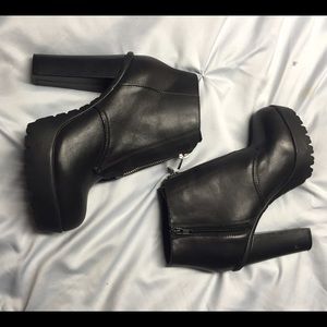 Steve Madden twee booties