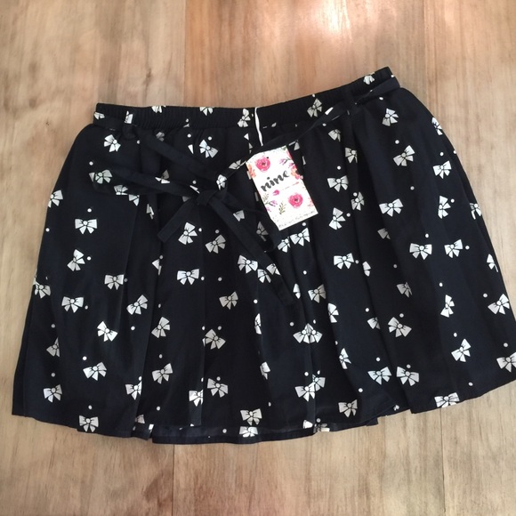 Forever 21 bow skort