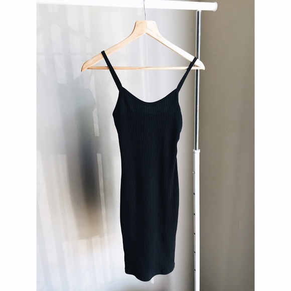 MIDI KNIT DRESS