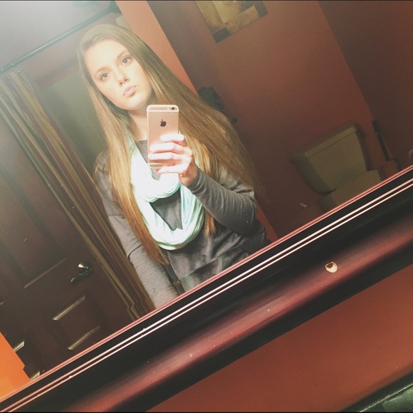 Meet your Posher, Danielle - Picture 1 of 1