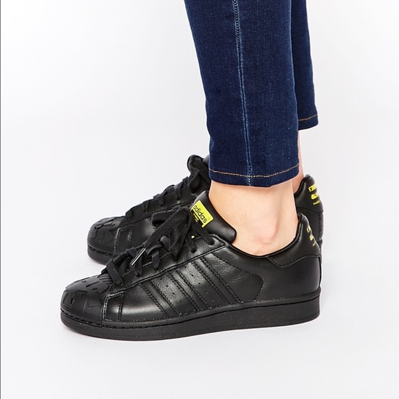 🚫SOLD🚫Adidas x Pharrell Williams superstars - Picture 2 of 4