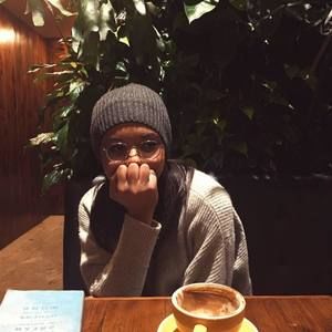 Meet your Posher, Nia