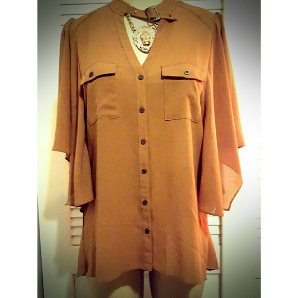 SALE🚨Camel Blouse 🌰