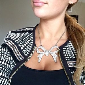 **SOLD**Jeweled bow necklace!