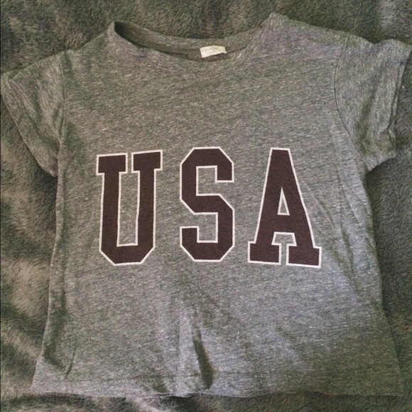 ⚫️SOLD⚫️ Brandy Melville USA Crop Top 🍉