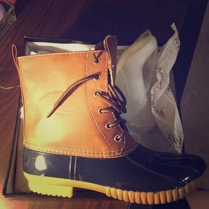 Duck boots/ rain boots