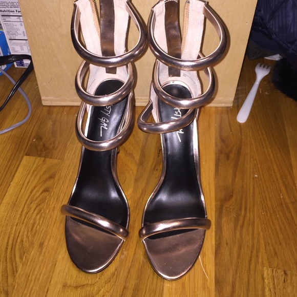 BRAND NEW rose gold single sole heels