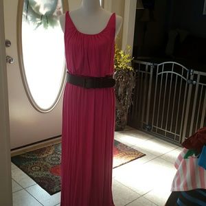NWOT Maxi dress comes with belt