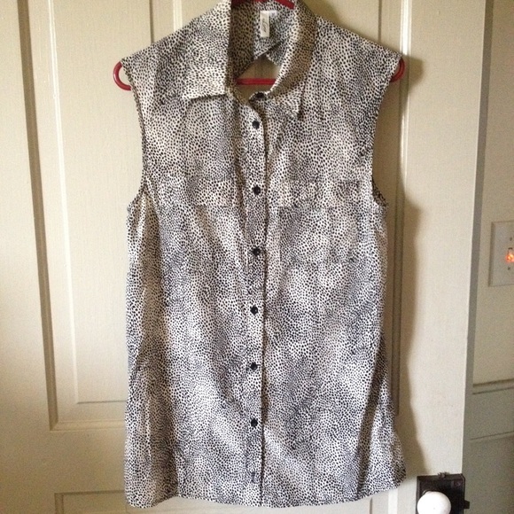 tank top with cut out