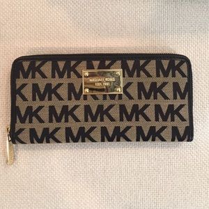 Micheal Kors Wallet