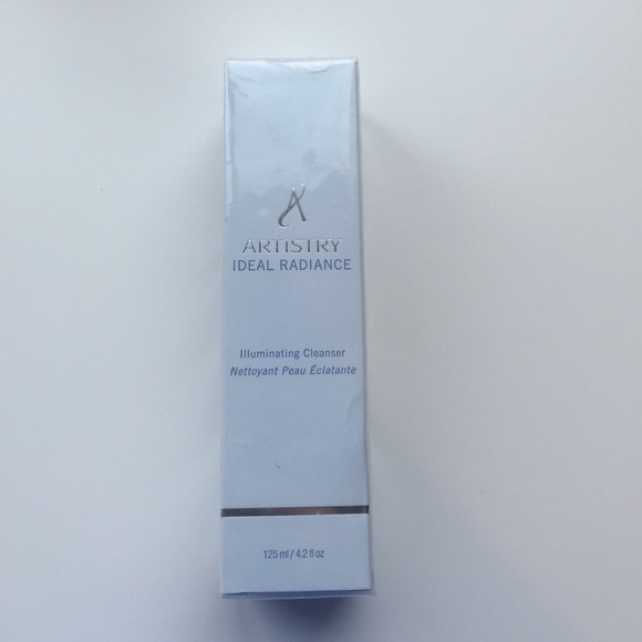 Artistry-Ideal Radiance illuminating cleanser
